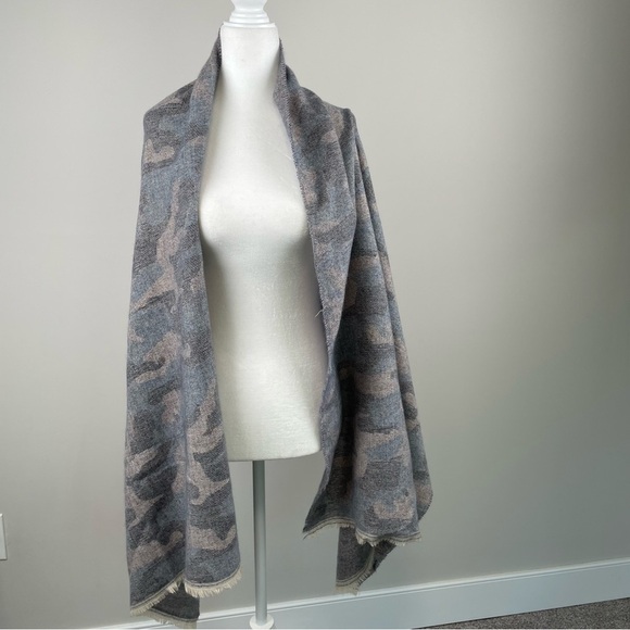 NWOT Jack & Missy Soho Camo Blanket Scarf / Oversized Boho Wrap Poncho - Picture 2 of 4